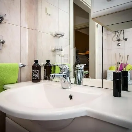 Santa Eufemia 10min Walk To City & Free Garage Parking Apartmán Rovinj
