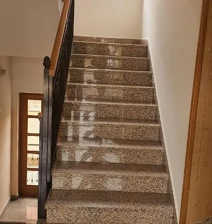 Apartmán Santa Eufemia 10min Walk To City & Free Garage Parking *