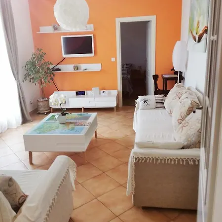 Santa Eufemia 10min Walk To City & Free Garage Parking *