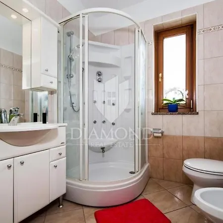 Santa Eufemia 10min Walk To City & Free Garage Parking