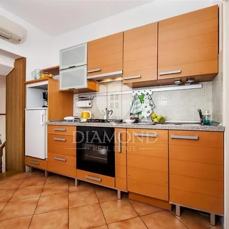 Santa Eufemia 10min Walk To City & Free Garage Parking Apartment *
