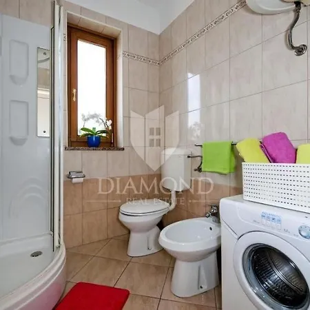 Santa Eufemia 10min Walk To City & Free Garage Parking Apartment