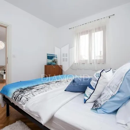 Santa Eufemia 10min Walk To City & Free Garage Parking Apartment *