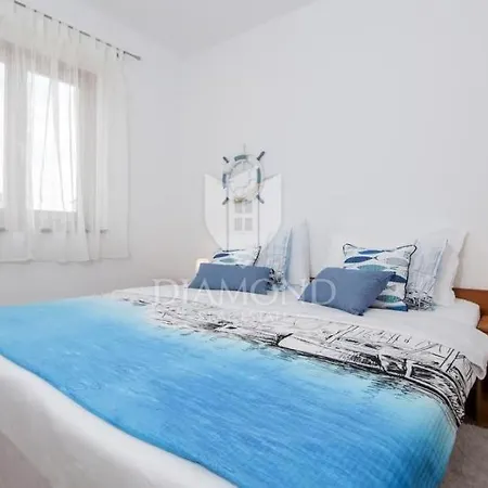 Santa Eufemia 10min Walk To City & Free Garage Parking Apartment Rovinj