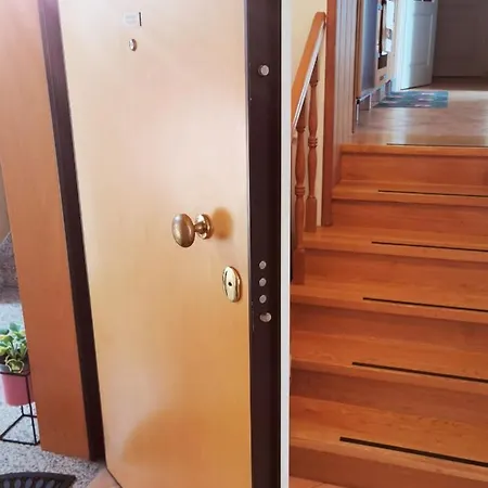 Apartment Santa Eufemia 10min Walk To City & Free Garage Parking *