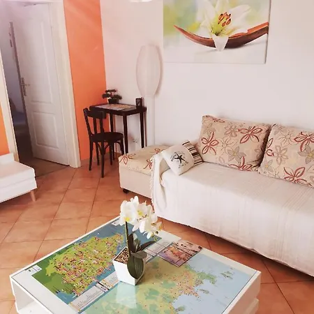 Santa Eufemia 10min Walk To City & Free Garage Parking