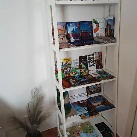 Santa Eufemia 10min Walk To City & Free Garage Parking