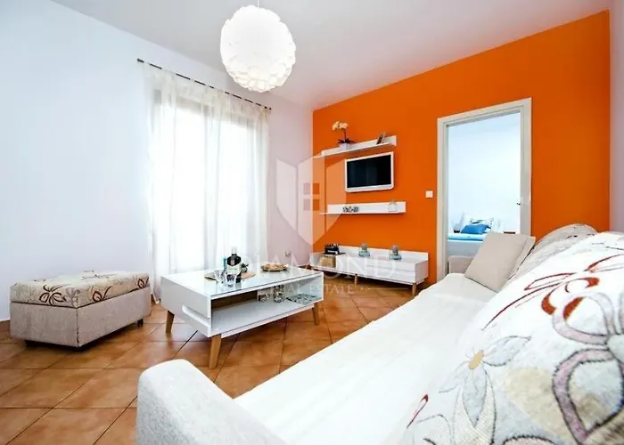 Santa Eufemia 10min Walk To City & Free Garage Parking Apartment Rovinj
