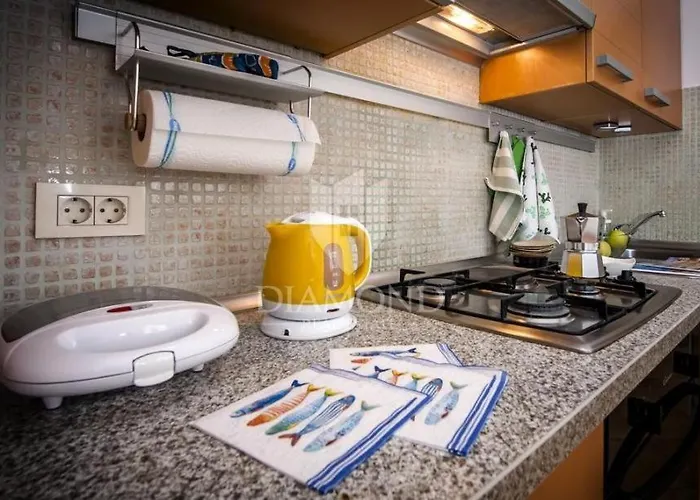 Santa Eufemia 10min Walk To City & Free Garage Parking Apartment