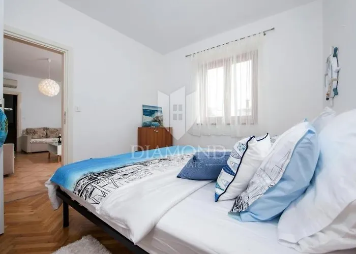 Santa Eufemia 10min Walk To City & Free Garage Parking Apartment *
