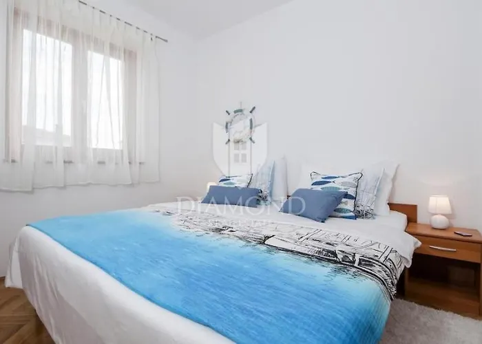 Santa Eufemia 10min Walk To City & Free Garage Parking Apartment Rovinj