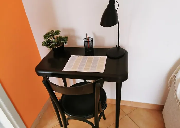 Santa Eufemia 10min Walk To City & Free Garage Parking *